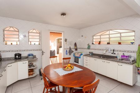 Casa para alugar com 168m², 3 quartos e 2 vagasCozinha