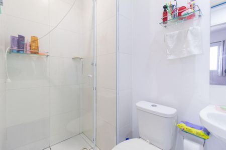 Banheiro de apartamento para alugar com 2 quartos, 35m² em Vila Sul Americana, Carapicuíba