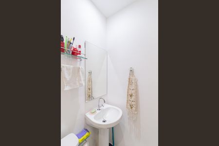 Banheiro de apartamento para alugar com 2 quartos, 35m² em Vila Sul Americana, Carapicuíba