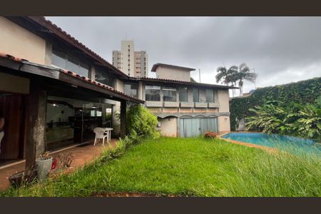 Casa à venda com 345m², 5 quartos e 3 vagas