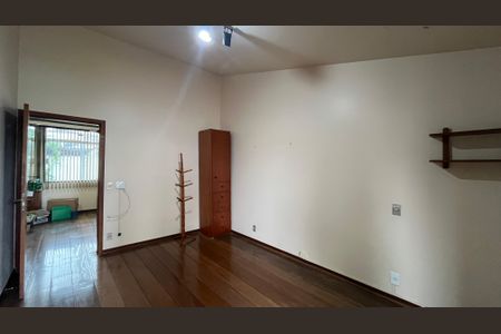 Casa à venda com 345m², 5 quartos e 3 vagas