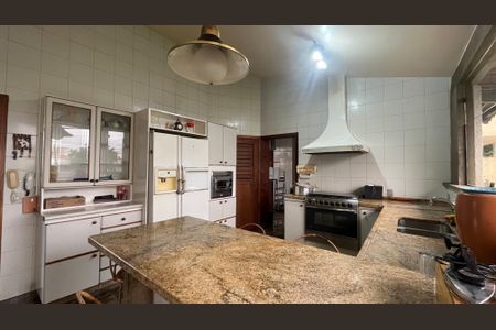 Casa à venda com 5 quartos, 345m² em Vila Nova, Campinas