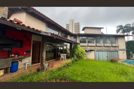 Casa à venda com 345m², 5 quartos e 3 vagas