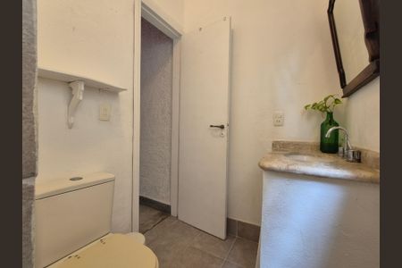 Casa de condomínio para alugar com 180m², 3 quartos e 2 vagasBanheiro 2