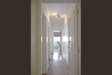 Corredor íntimo de apartamento para alugar com 3 quartos, 140m² em Jardins, São Paulo