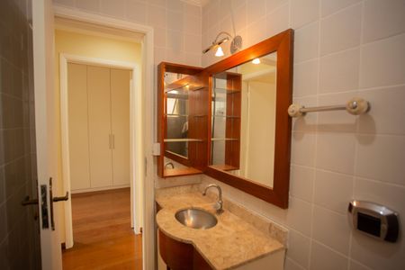 Apartamento para alugar com 52m², 2 quartos e 1 vagaBANHEIRO