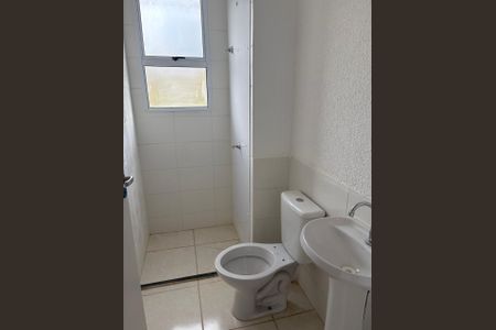 Banheiro de apartamento para alugar com 2 quartos, 50m² em Caiapos, Contagem