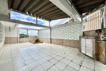 Casa à venda com 120m², 3 quartos e 3 vagas Casa à venda com 120m², 3 quartos e 3 vagasGaragem