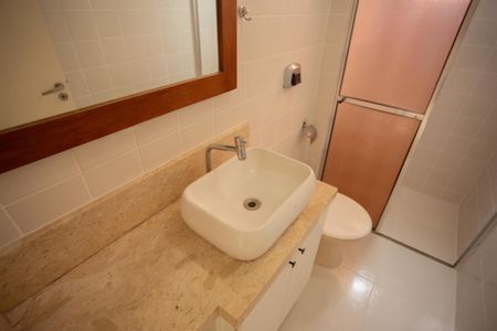 Apartamento para alugar com 52m², 2 quartos e 1 vagaBANHEIRO