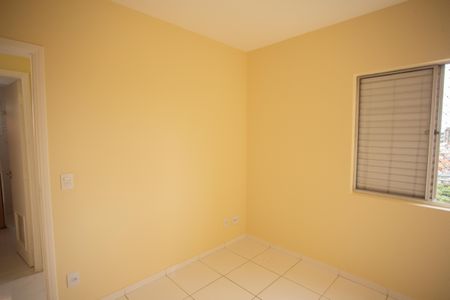 QUARTO 1 de apartamento para alugar com 2 quartos, 52m² em Parque Maria Domitila, São Paulo