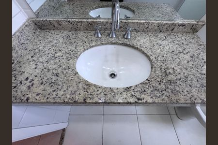 Apartamento à venda com 68m², 2 quartos e 1 vagaSuíte - Banheiro