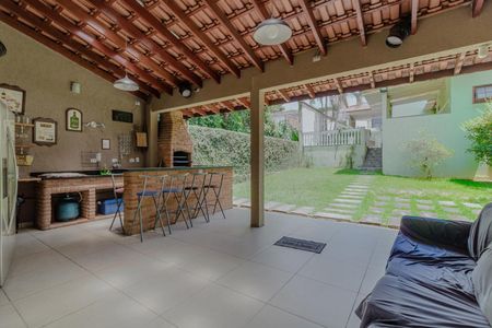 Casa à venda com 210m², 4 quartos e 5 vagasÁrea externa
