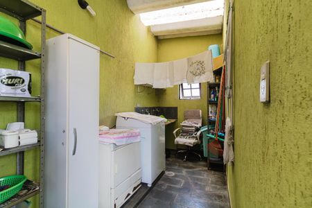 Casa à venda com 210m², 4 quartos e 5 vagasÁrea de serviço