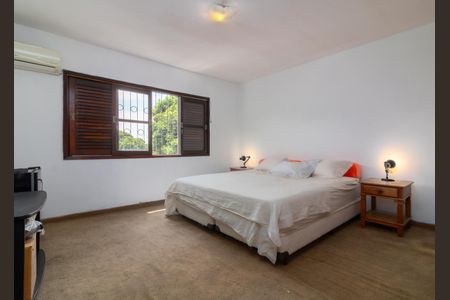 Casa à venda com 210m², 4 quartos e 5 vagasQuarto