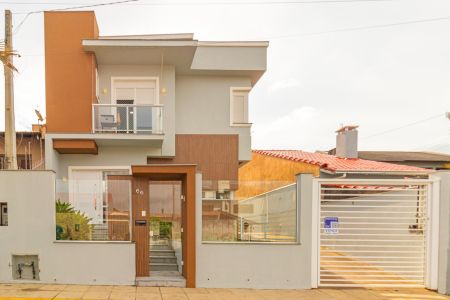 Casa à venda com 106m², 3 quartos e 3 vagas Casa à venda com 106m², 3 quartos e 3 vagasFachada