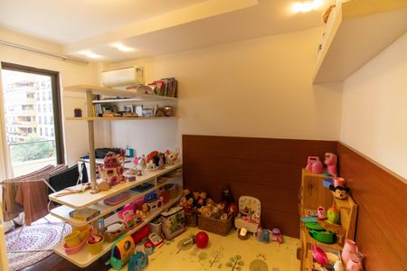 Apartamento à venda com 308m², 4 quartos e 1 vaga Apartamento à venda com 308m², 4 quartos e 1 vagaQuarto 3