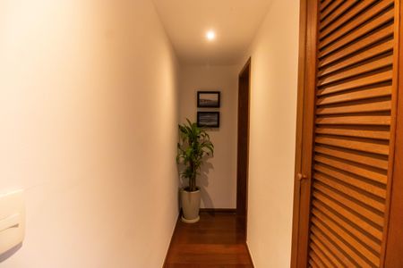 Apartamento à venda com 308m², 4 quartos e 1 vaga Apartamento à venda com 308m², 4 quartos e 1 vagaCorredor