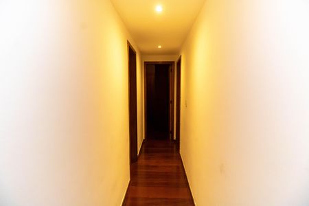 Apartamento à venda com 308m², 4 quartos e 1 vaga Apartamento à venda com 308m², 4 quartos e 1 vagaCorredor