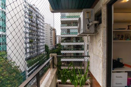 Apartamento à venda com 308m², 4 quartos e 1 vaga Apartamento à venda com 308m², 4 quartos e 1 vagaVaranda do Quarto 3