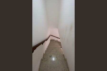 Casa de condomínio para alugar com 60m², 2 quartos e 1 vagaEscada