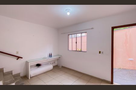 Sala de casa de condomínio para alugar com 2 quartos, 60m² em Vila Ré, São Paulo