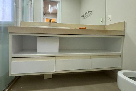 Apartamento para alugar com 123m², 3 quartos e 2 vagasSuíte 1  - Banheiro 