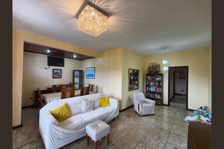 Casa à venda com 266m², 6 quartos e 6 vagasSala