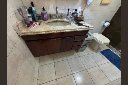 Casa à venda com 266m², 6 quartos e 6 vagasBanheiro Suite 1