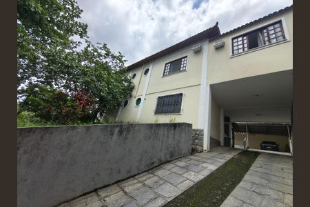 Casa à venda com 266m², 6 quartos e 6 vagasGaragem / Fachada