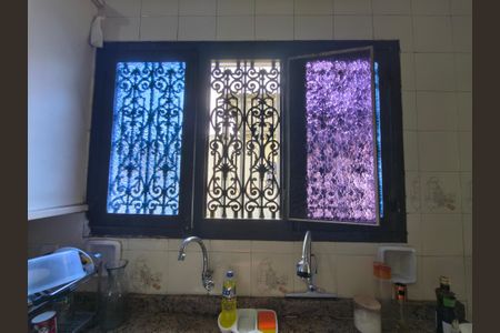 Casa à venda com 266m², 6 quartos e 6 vagasJanela - Cozinha