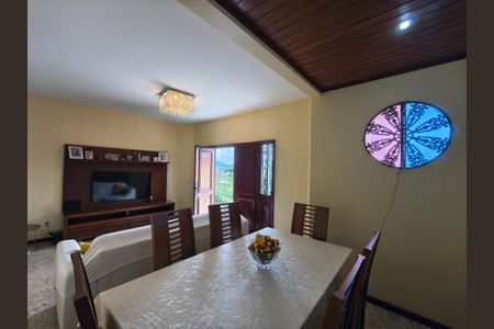 Casa à venda com 266m², 6 quartos e 6 vagasSala