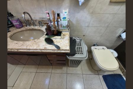 Casa à venda com 266m², 6 quartos e 6 vagasBanheiro Suite 1