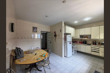 Casa à venda com 266m², 6 quartos e 6 vagasCozinha