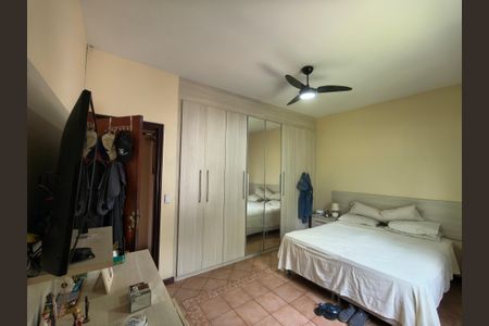 Casa à venda com 266m², 6 quartos e 6 vagasQuarto 1 Suite