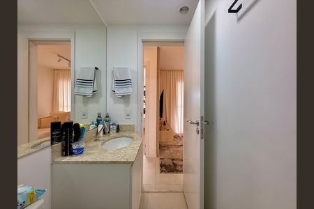 Apartamento à venda com 68m², 2 quartos e 1 vaga Apartamento à venda com 68m², 2 quartos e 1 vagaBanheiro Social