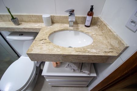 Casa de condomínio para alugar com 152m², 3 quartos e 4 vagas Casa de condomínio para alugar com 152m², 3 quartos e 4 vagasBanheiro da Suíte