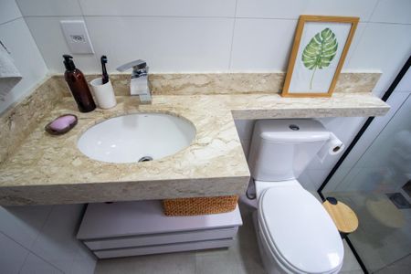 Casa de condomínio para alugar com 152m², 3 quartos e 4 vagas Casa de condomínio para alugar com 152m², 3 quartos e 4 vagasBanheiro da Suíte 2