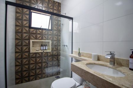 Casa de condomínio para alugar com 152m², 3 quartos e 4 vagas Casa de condomínio para alugar com 152m², 3 quartos e 4 vagasBanheiro da Suíte