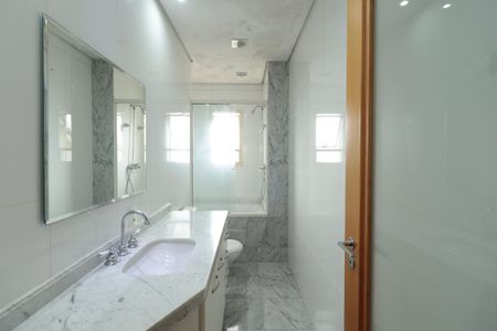 Apartamento para alugar com 128m², 2 quartos e 3 vagasBanheiro da Suíte 2