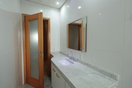 Apartamento para alugar com 128m², 2 quartos e 3 vagasBanheiro da Suíte 2