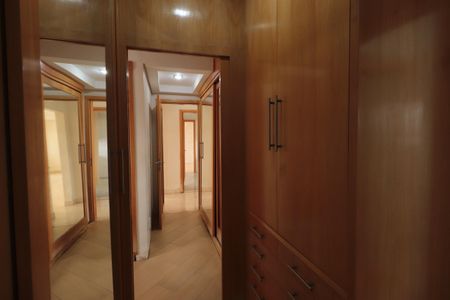 Apartamento para alugar com 128m², 2 quartos e 3 vagasCloset da suíte 2