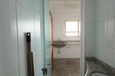 Apartamento para alugar com 128m², 2 quartos e 3 vagasBanheiro de serviço