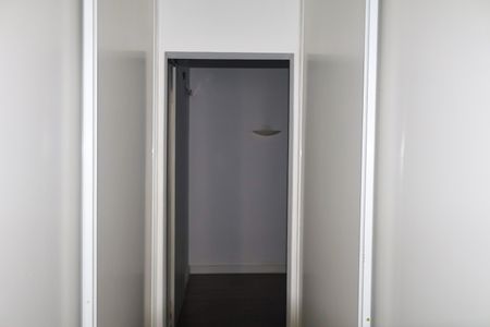 Casa de condomínio para alugar com 186m², 4 quartos e 3 vagas Casa de condomínio para alugar com 186m², 4 quartos e 3 vagasCorredor