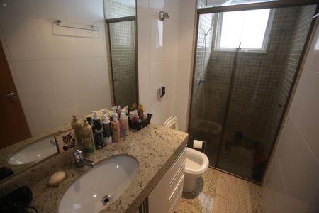 Apartamento para alugar com 71m², 2 quartos e 2 vagasBanheiro