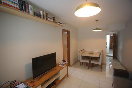 Apartamento para alugar com 71m², 2 quartos e 2 vagasSala