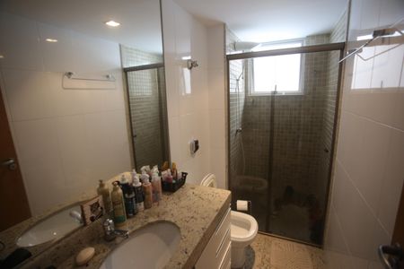 Apartamento para alugar com 71m², 2 quartos e 2 vagasBanheiro