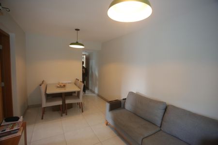 Apartamento para alugar com 71m², 2 quartos e 2 vagasSala