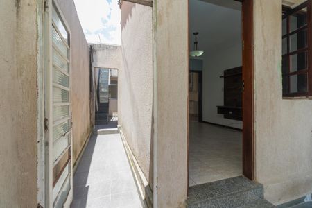 Casa para alugar com 100m², 2 quartos e 3 vagasCorredor externo