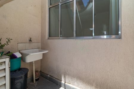 Casa para alugar com 100m², 2 quartos e 3 vagasQuintal / Escada terraço