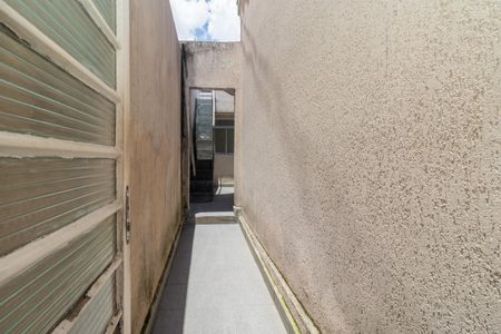 Casa para alugar com 100m², 2 quartos e 3 vagasCorredor externo